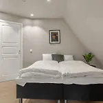 307sb10 - Three Bedroom