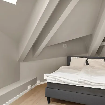 307sb10 - Three Bedroom *