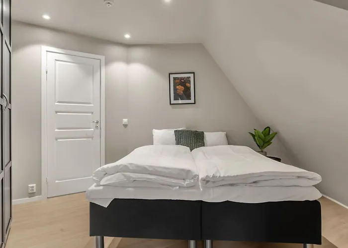 307sb10 - Three Bedroom