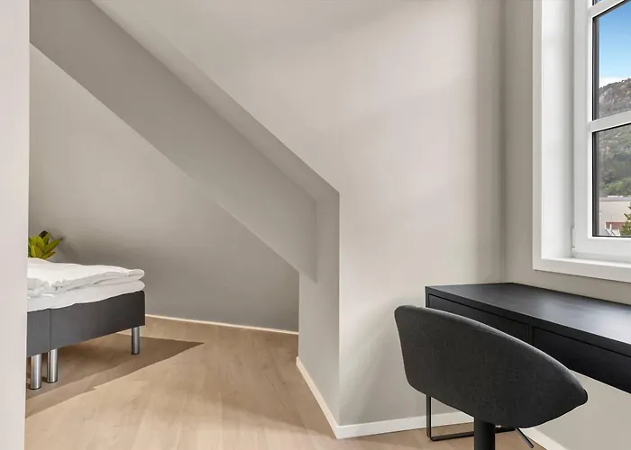 307sb10 - Three Bedroom