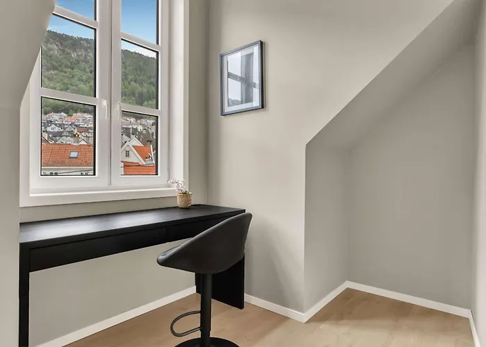 307sb10 - Three Bedroom *